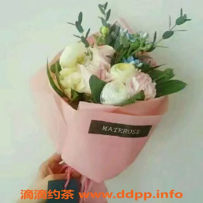 成都楼凤-性感小姐001，服务专业，价格亲民，任你挑选！