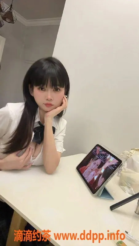 广州楼凤-广州天河岁岁，900元起，舌吻COS鸳鸯浴