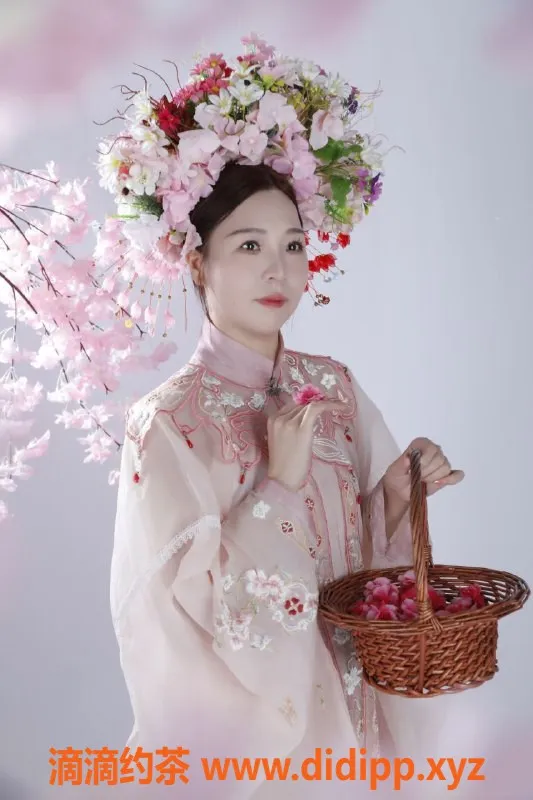 深圳楼凤-华强北莎莎老师，33岁172身高，36C美胸