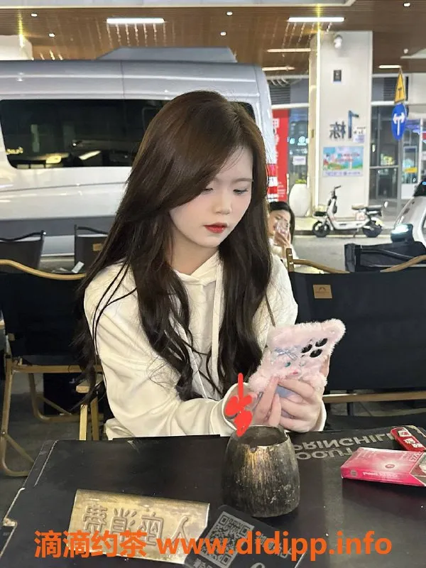 广州楼凤资源信息,黄埔小漫，700水费嫩妹，鸳鸯浴服务