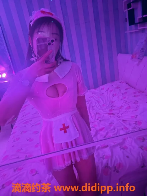 深圳楼凤-罗湖琪琪，600课费，私聊可预约