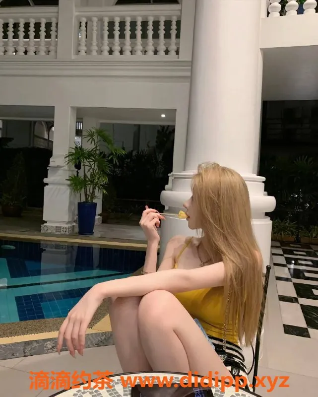 深圳楼凤-南山区御姐依娜，1300P体验蛇吻制服服务