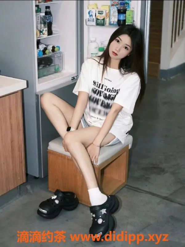 深圳楼凤-南山丸子，800元服务，69口爆尽享快感