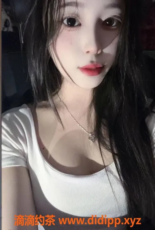 深圳楼凤-龙华萱萱，千元以上口爆服务，尽享激情