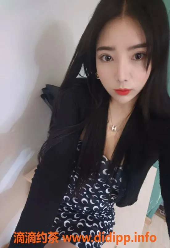 重庆楼凤-兰兰 黄泥磅 4p 三通服务等你体验