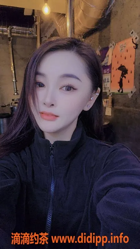 深圳楼凤-南山甜儿，900元享鸳鸯浴与制服服务