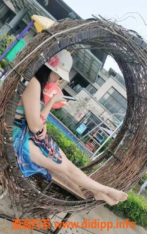 广州楼凤-白云区薇薇，26岁168cm，胸围36C，超值服务！