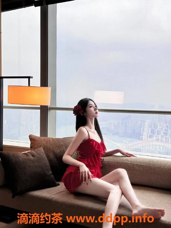 广州楼凤-梦梦：天河御姐，25PP夜课，舌吻体验