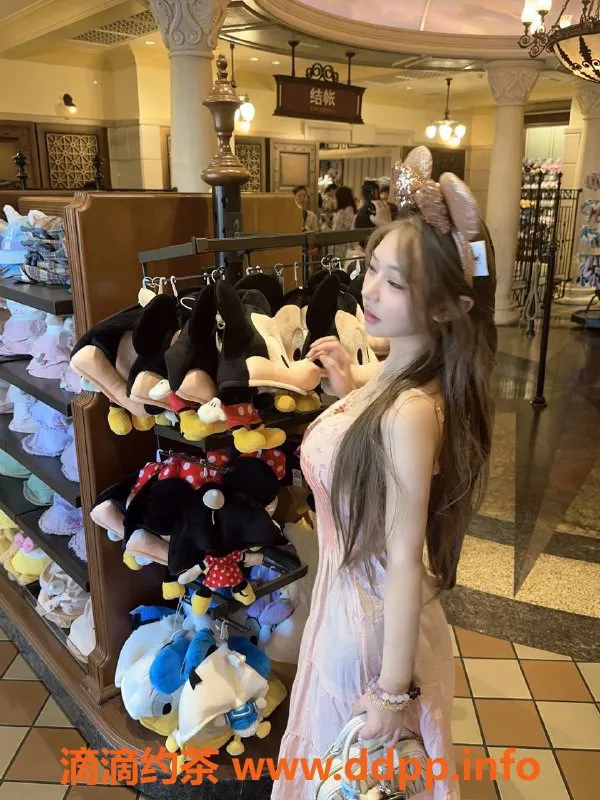 广州楼凤资源信息,广州天河桃子味，1800元嫩妹舌吻服务