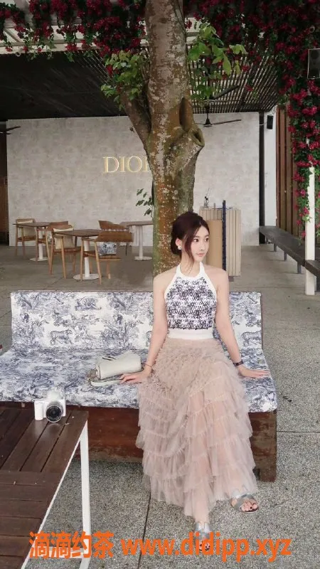 上海楼凤-徐汇何语微微，身高167，价格1200p起