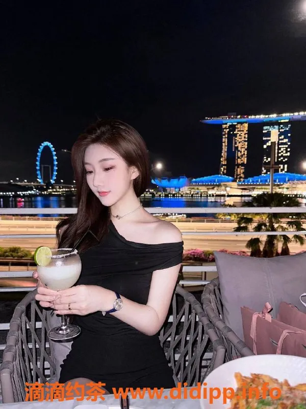 上海楼凤资源信息,徐汇何语微微，身高167，价格1200p起