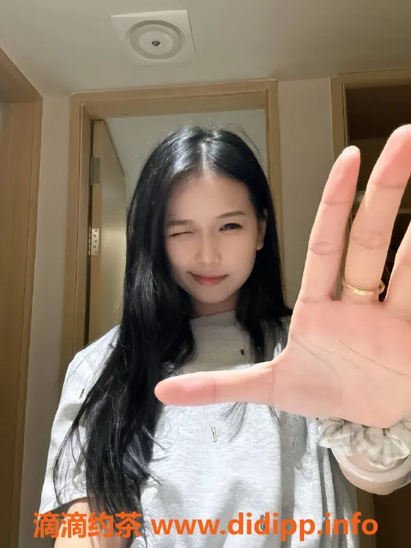 深圳楼凤-深圳宝安可欣，20岁，身高163，46kg，900元体验！