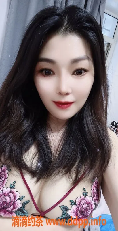 北京楼凤-朝阳脱姐，33岁165cm，深喉牛X仅500元