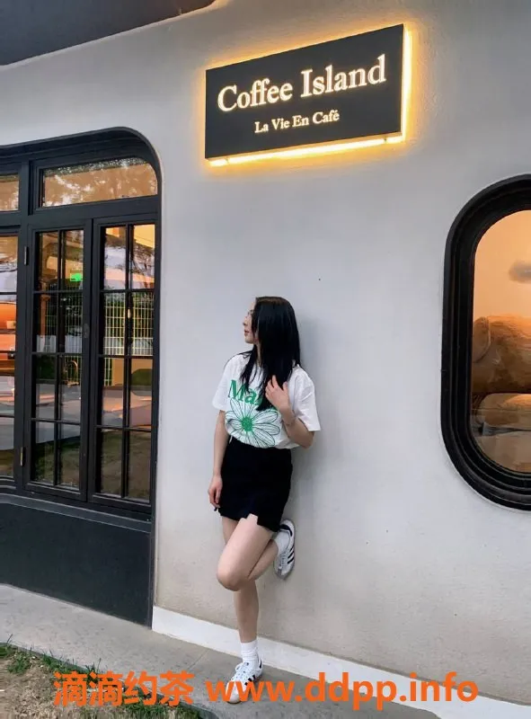 北京楼凤-朝阳小关，24岁165cm女友系，1500元起