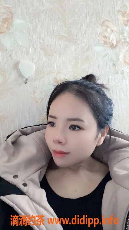 西安楼凤-高新萌萌，4p只需1400，兼职小少妇等你！