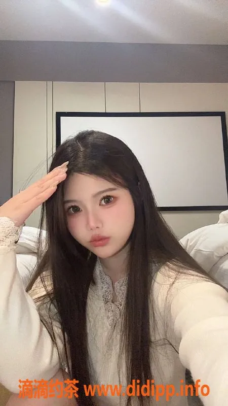 长沙楼凤-开福区20岁新人椰子，165/106，600p诱惑服务