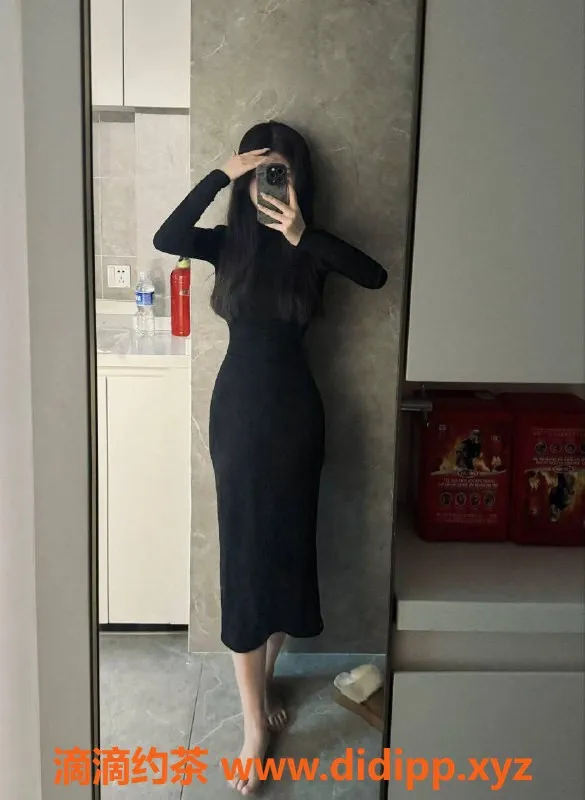 长沙楼凤-开福区20岁新人椰子，165/106，600p诱惑服务