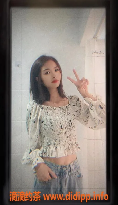 北京楼凤-朝阳酒仙桥22岁乖乖女，苗条清纯等你来探