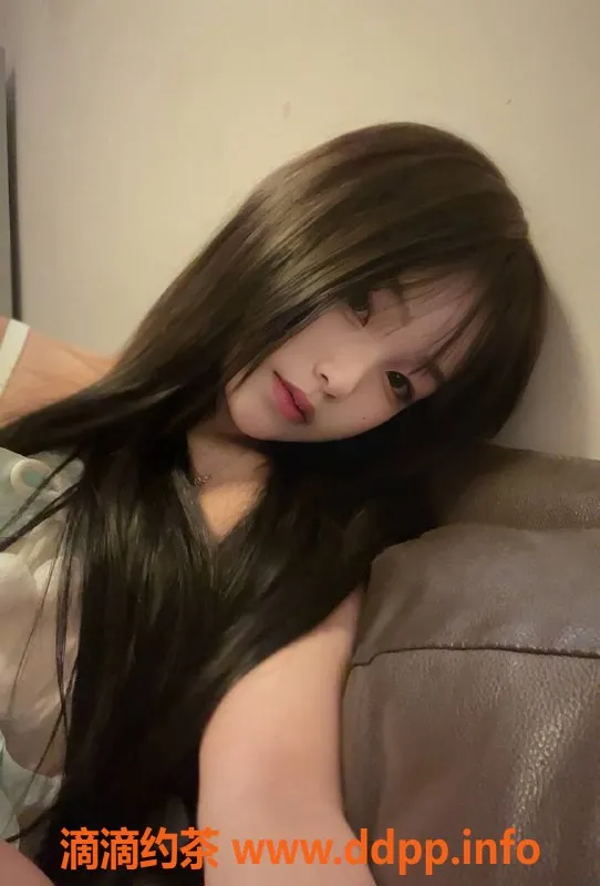 深圳楼凤-龙华晶晶，千元嫩妹舌吻可包夜