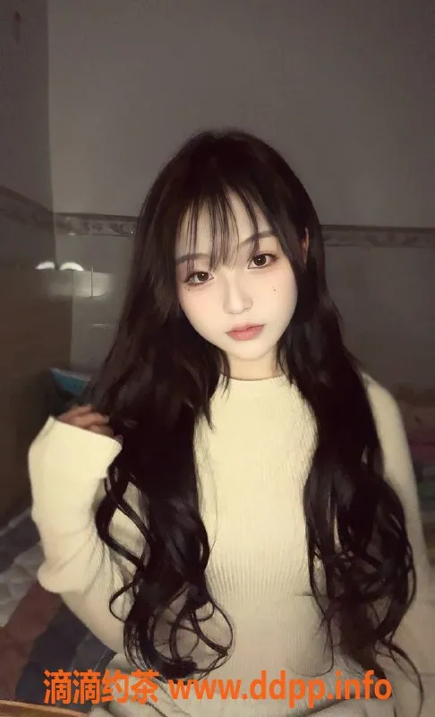 深圳楼凤-龙华晶晶，千元嫩妹舌吻可包夜