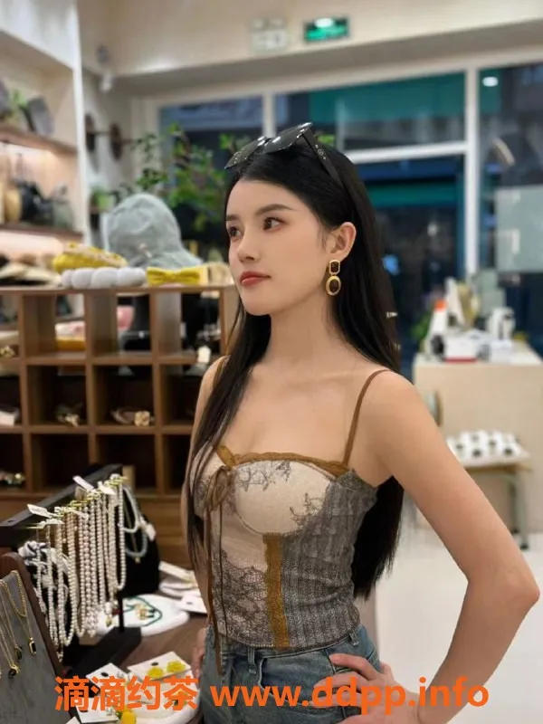 深圳楼凤-龙华区青青老师，1188元私密服务，蛇吻69