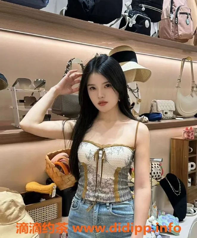 深圳楼凤资源信息,龙华区青青老师，1188元私密服务，蛇吻69