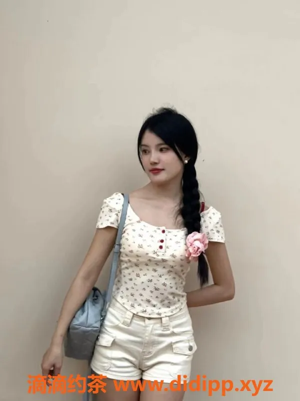 深圳楼凤-龙华区青青老师，1188元私密服务，蛇吻69