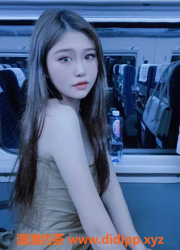 杭州楼凤-拱墅区珞可，19岁嫩妹，165cm，36D热情服务