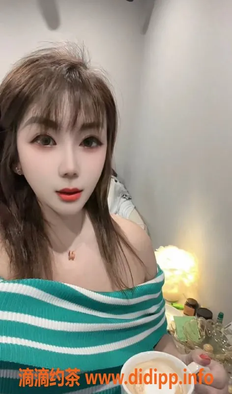 上海楼凤-普陀娜娜，98年大胸 F罩杯，170高57重，服务好评如潮