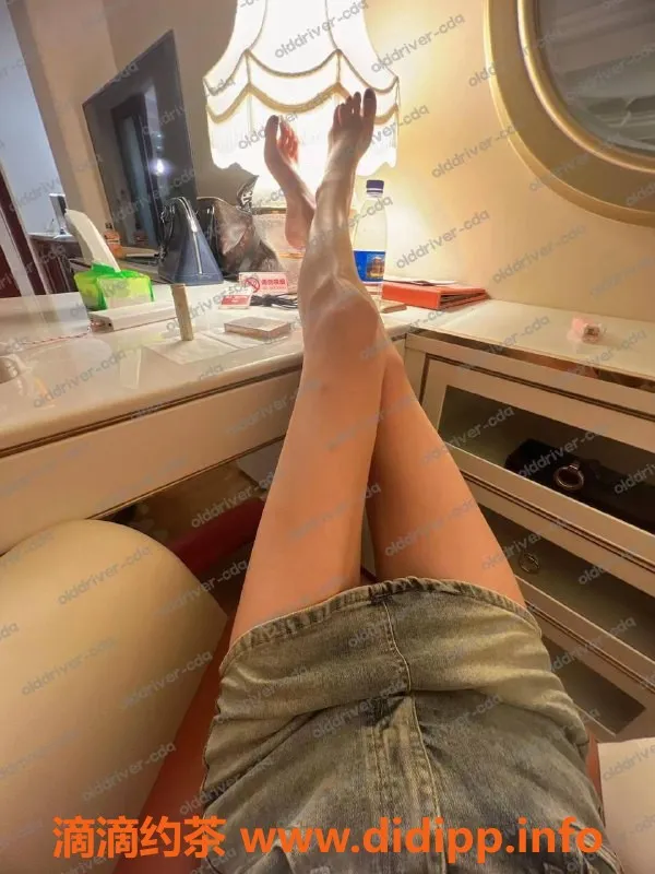 成都楼凤-高新区于文文，170身高C罩杯，超值800p服务