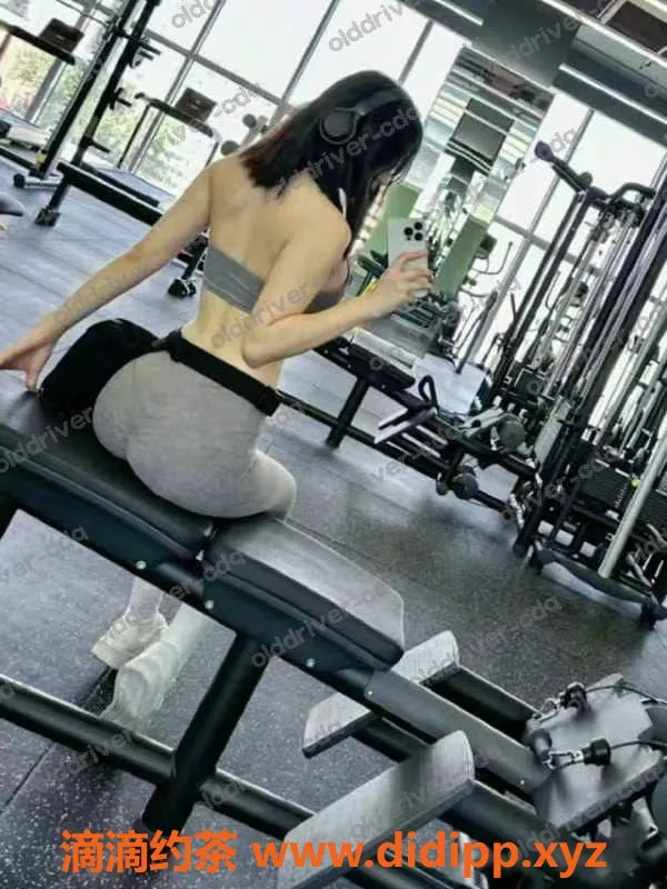 成都楼凤-南门英子，170身高C罩杯，服务1200p