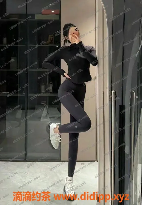 成都楼凤-南门英子，170身高C罩杯，服务1200p