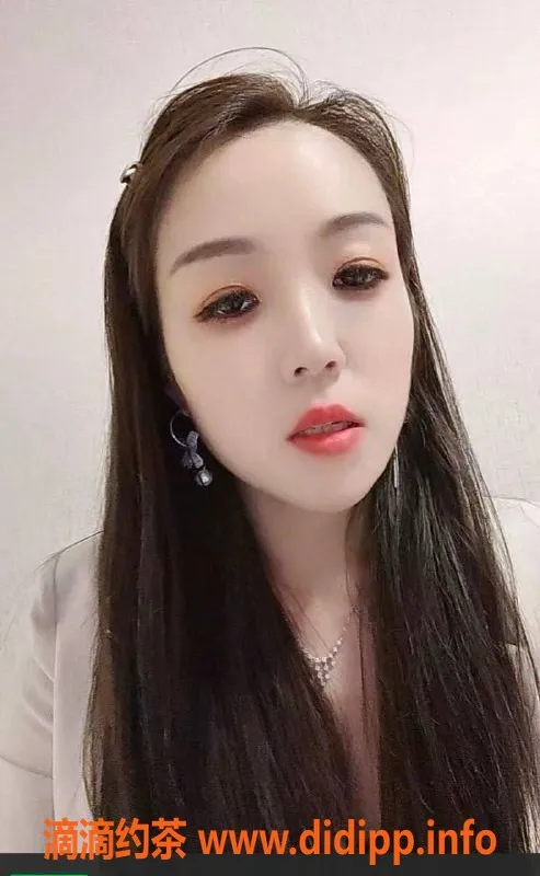 东莞楼凤-东城辣妹26岁，165cm，胸围36D，服务多样