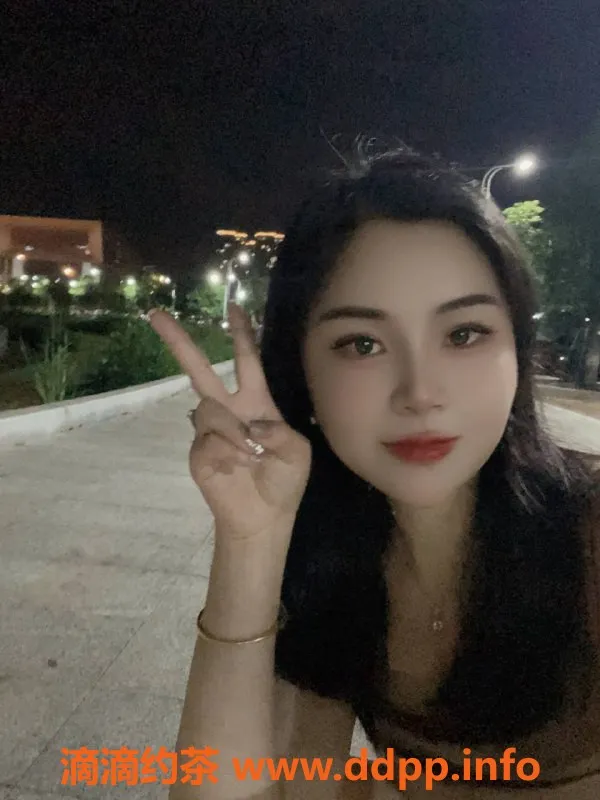 成都楼凤-高新区佳柠25岁，164身高，B罩杯，600P服务