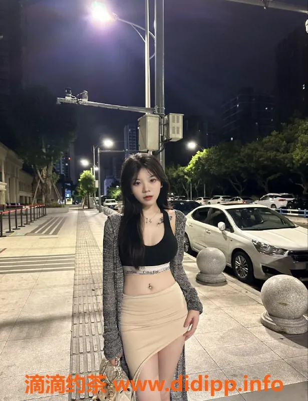 深圳楼凤-龙华小C，900元双飞服务，双重享受