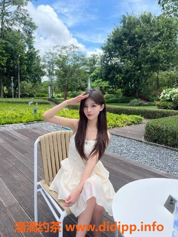 上海楼凤-小乖：浦东甜心，163cm44kg，900元起