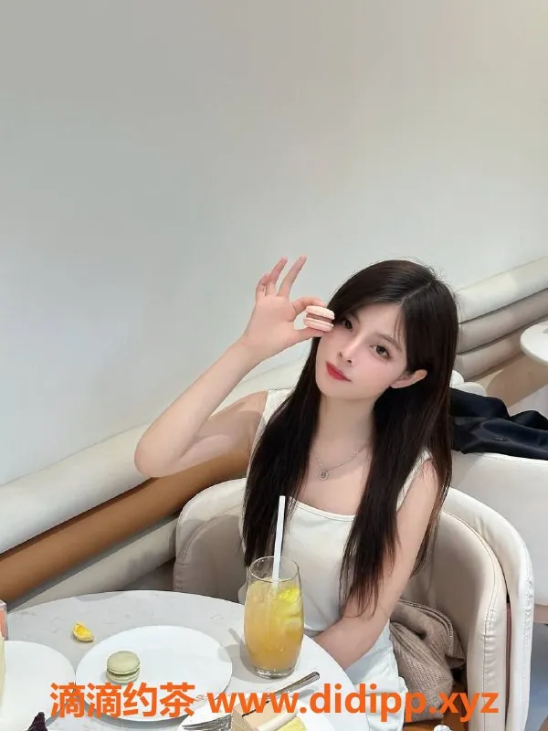 上海楼凤-小乖：浦东甜心，163cm44kg，900元起