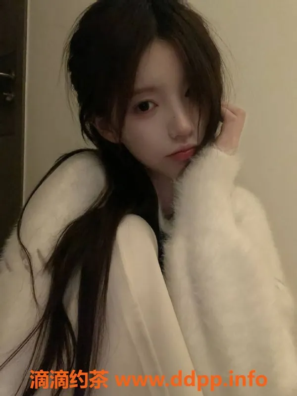 杭州楼凤-呆小呆：18岁在校学妹，166cm，48kg，服务费合理