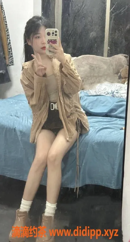 深圳楼凤资源信息,龙岗区嫩妹泡泡，900元蛇吻制服服务