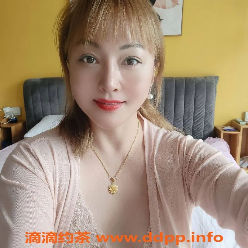 北京楼凤-百子湾芳芳 160cm 55kg 75B 满足你的一切需求