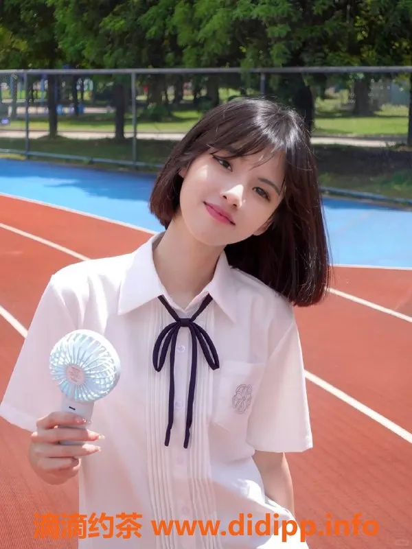 北京楼凤-朝阳北苑清新短发小妹，身高160，80斤超乖巧