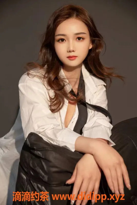 北京楼凤-东城熟女骚姐，五张超值大全套来袭！