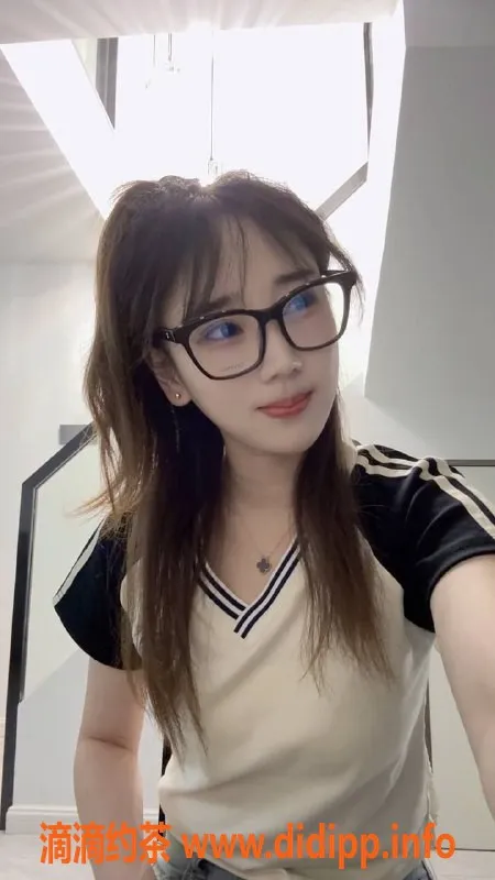 杭州楼凤资源信息,上城区郭小小，700元让你爽翻天！