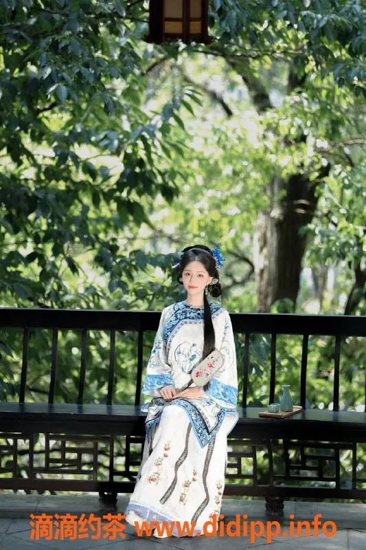 成都楼凤-高新区22岁御姐嘉月，身材好颜值高，服务细致