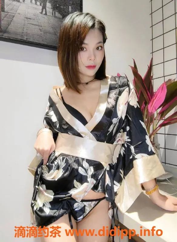 深圳楼凤-罗湖蔷薇，800元享受深喉与69服务