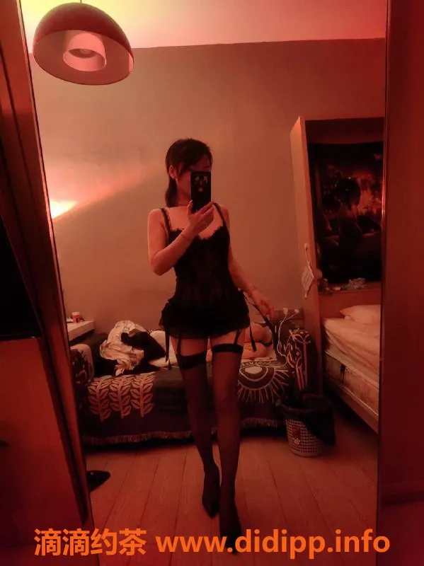 深圳楼凤-罗湖蔷薇，800元享受深喉与69服务