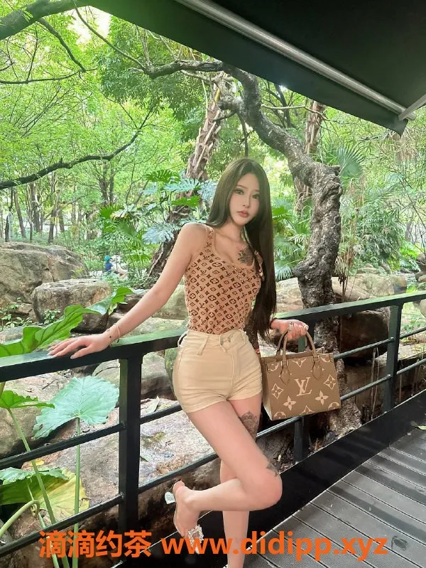 东莞楼凤-南城小狐狸19岁，164cm，猫女般的温柔诱惑