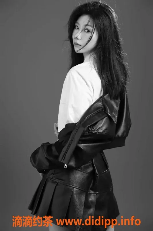 北京楼凤资源信息,北京木樨园夏小猪，24岁，长腿纹身，茶费9