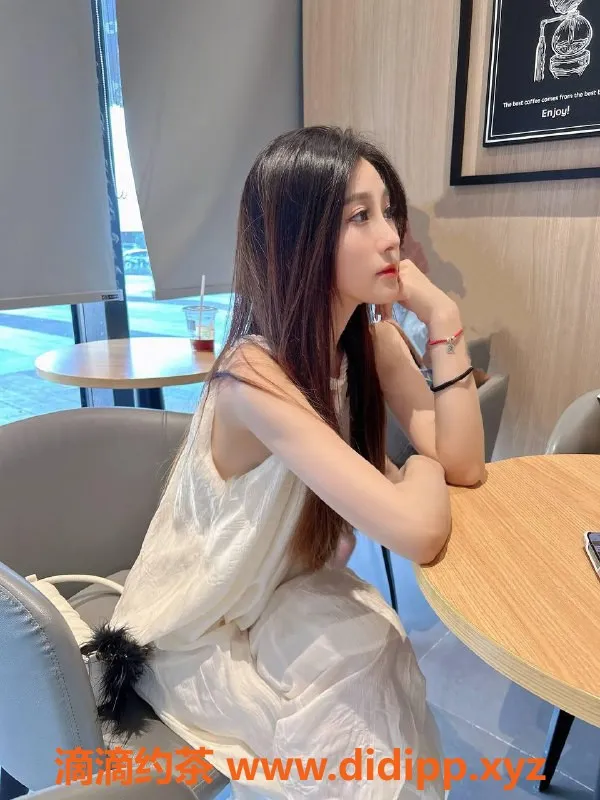 杭州楼凤资源信息,余杭佳佳，20岁，90斤，陪浴69服务，夜场40张