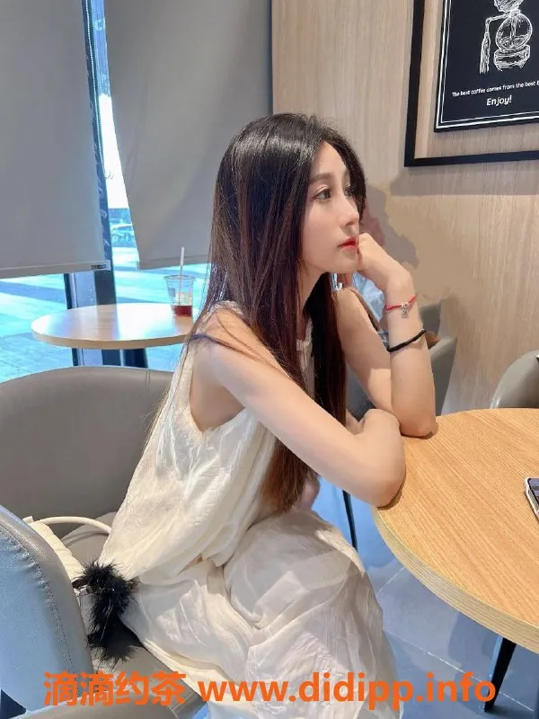 杭州楼凤资源信息,余杭区佳佳20岁，162cm，90斤，激情服务无限畅享